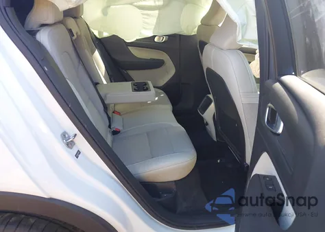 2020 Volvo Xc40 T5 Momentum z USA, uszkodzony, nr VIN YV4162UKXL2187831